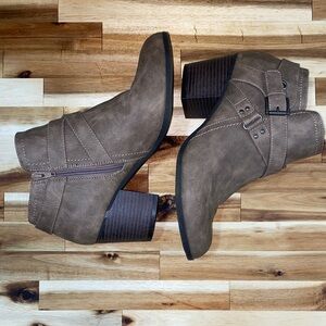 🔥🍅 Hot Tomato 🔥 Stylish Brown Ankle Booties Women’s 9.5